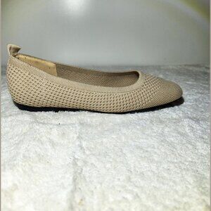 VENUS CELIA NWB 6B BEIGE WOVEN CANVAS FLATS BRAND NEW WITH BOX.